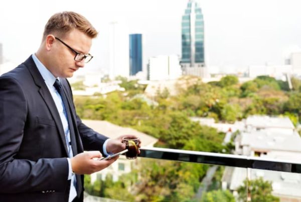 Should Dubai Investors Buy Now or Wait